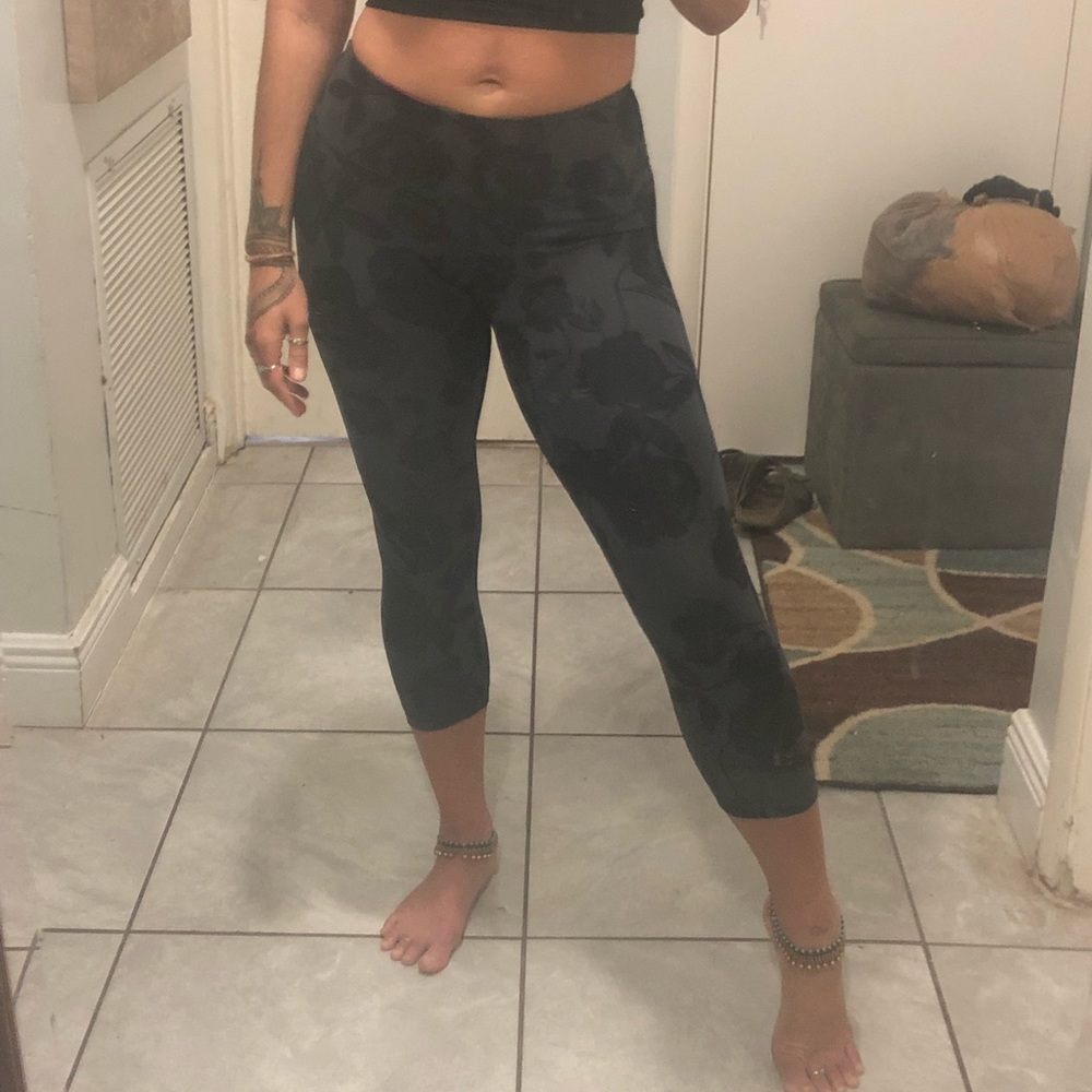 WunderUnder Luxtreme Crop - Size 6